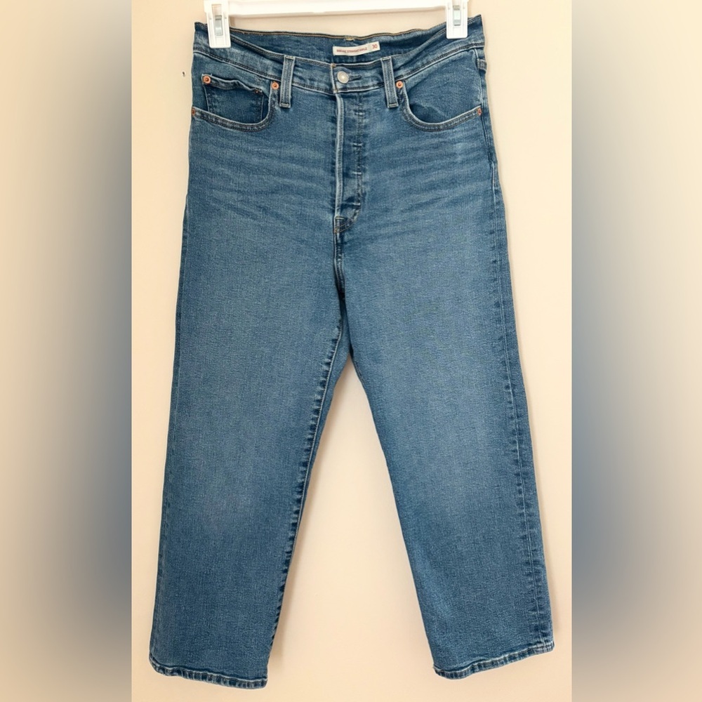 Levi's High-Rise Straight Leg Jeans in Medium Blue